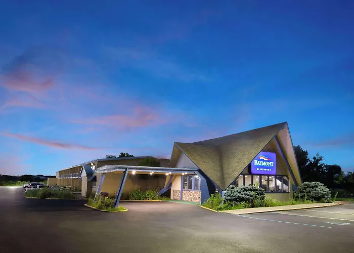 Pet Friendly hotel: Baymont By Wyndham Bay City